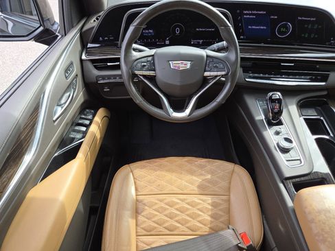 Used 2021 Cadillac Escalade Premium Luxury AWD/4WD image 30