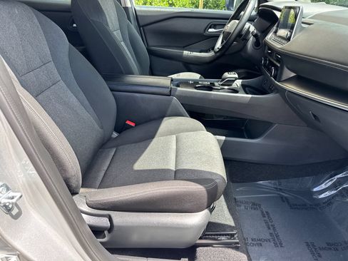Used 2025 Nissan Rogue SV FWD image 13