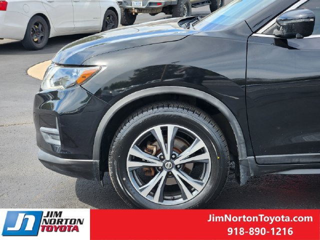 Used 2019 Nissan Rogue SV w/ Sun & Sound Touring Package FWD image 9