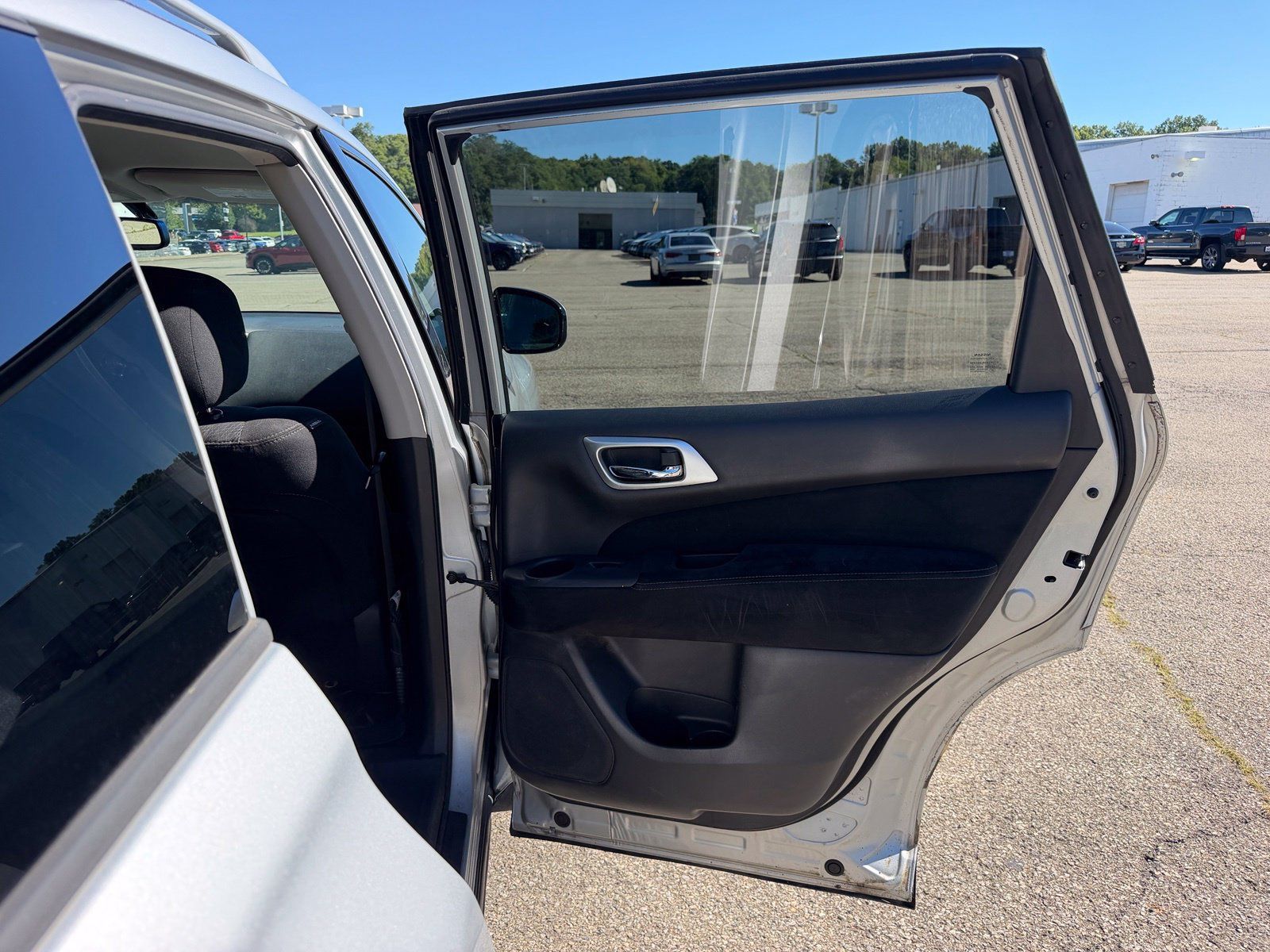 Used 2016 Nissan Pathfinder SV AWD/4WD image 39