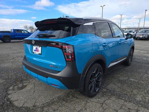 Used 2025 Nissan Kicks SR w/ SR Premium Package image 3