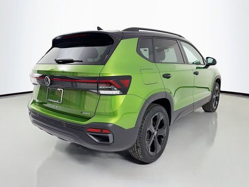 New 2026 Volkswagen Taos SE image 7