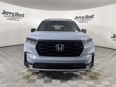Used 2024 Honda Pilot TrailSport image 2