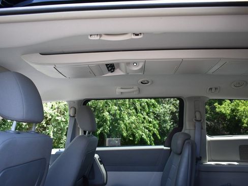 Used 2008 Chrysler Town & Country Touring FWD image 21