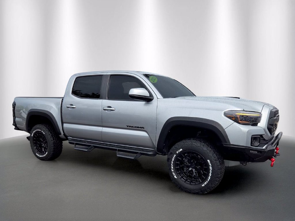 Used 2023 Toyota Tacoma SR5 RWD image 2