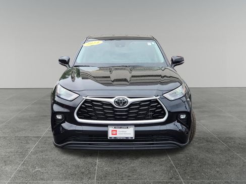 Certified 2024 Toyota Highlander LE FWD image 2