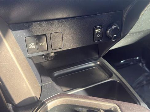 Used 2016 Toyota RAV4 LE FWD image 32