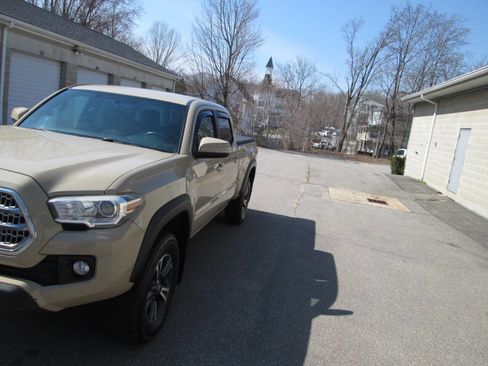 Used 2016 Toyota Tacoma TRD Off-Road w/ Towing Package image 8