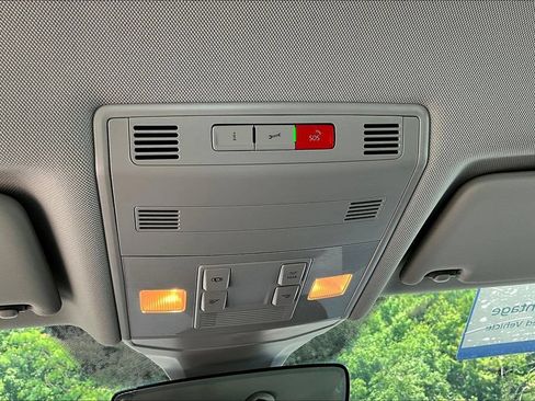Used 2025 Volkswagen Jetta SE FWD image 16