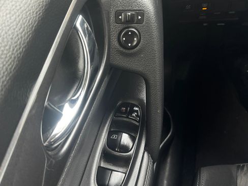 Used 2017 Nissan Rogue SV image 20