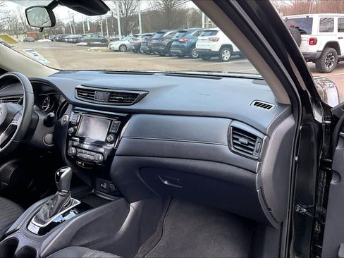 Used 2019 Nissan Rogue SV image 13