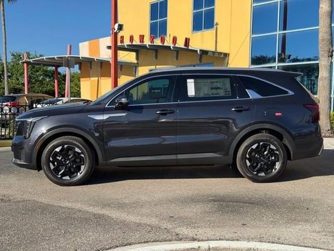 New 2026 Kia Sorento S FWD image 3
