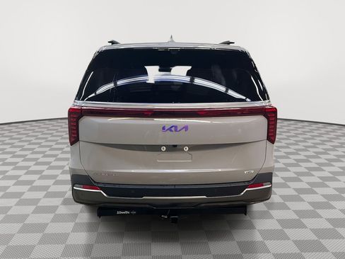 Used 2025 Kia Carnival SX Prestige image 4