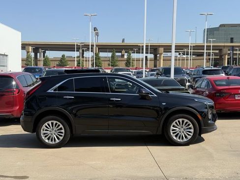 Used 2024 Cadillac XT4 Luxury FWD image 3