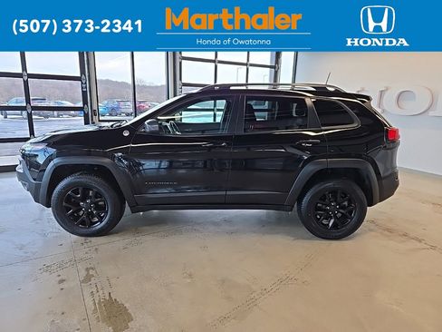 Used 2017 Jeep Cherokee Trailhawk w/ Cold Weather Group image 2