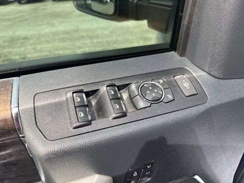 Used 2022 Ford F350 Lariat w/ Chrome Package image 11