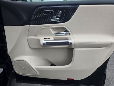 New 2026 Mercedes-Benz GLB 250 4MATIC image 27