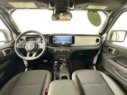 Used 2025 Jeep Wrangler Sahara 4xe image 3