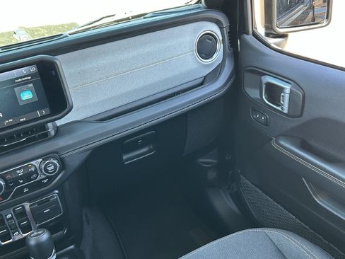 Used 2025 Jeep Wrangler Unlimited Sahara AWD/4WD image 18