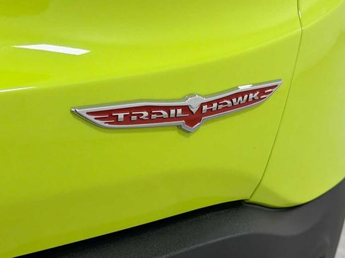 Used 2017 Jeep Renegade Trailhawk w/ Popular Equipment Group AWD/4WD image 28