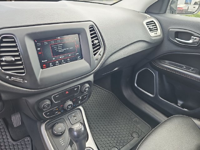 Used 2020 Jeep Compass Latitude w/ Cold Weather Group AWD/4WD image 22