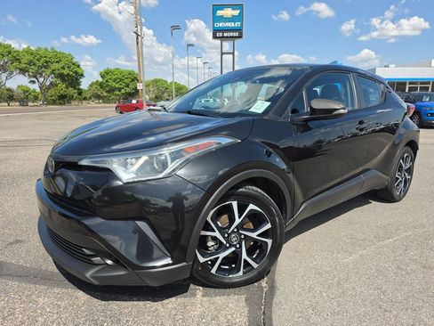 Used 2018 Toyota C-HR XLE FWD image 1
