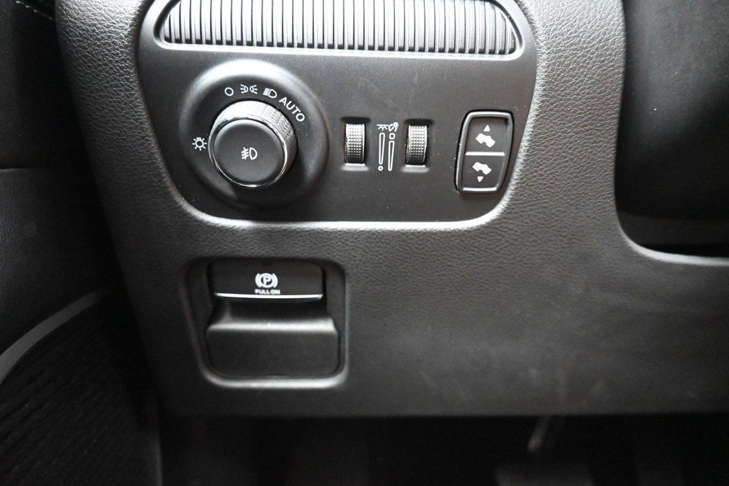 Used 2024 Jeep Wagoneer Series II w/ Flexible Seating Group AWD/4WD image 16