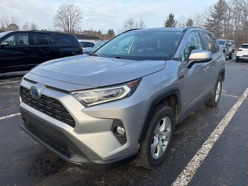 Used 2020 Toyota RAV4 XLE image 7