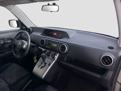 Used 2012 Scion xB FWD image 30