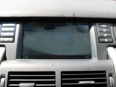 Used 2017 Land Rover Discovery Sport SE image 19