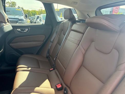 Used 2020 Volvo XC60 T5 Momentum w/ Protection Package Premier AWD/4WD image 14