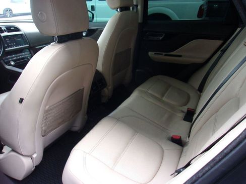 Used 2019 Jaguar F-PACE Prestige image 7