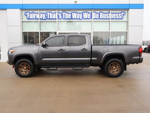 Used 2019 Toyota Tacoma TRD Sport w/ Technology Package image 7