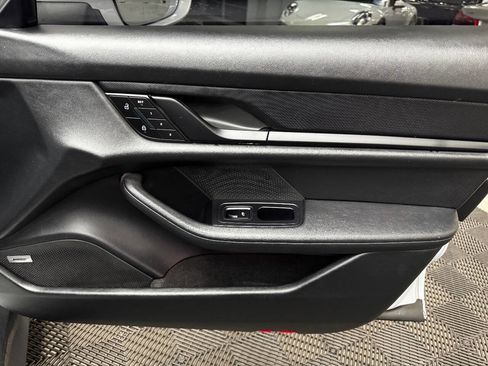 Used 2022 Porsche Taycan 4S image 56