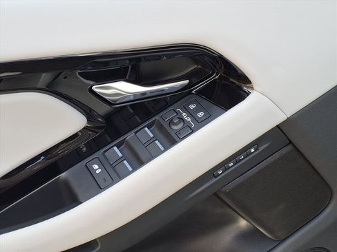 Used 2026 Land Rover Range Rover Evoque S image 10