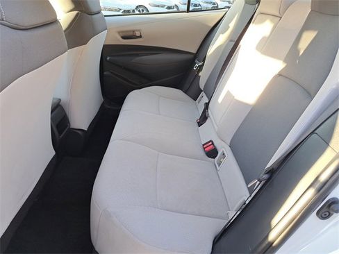 Used 2022 Toyota Corolla LE image 12