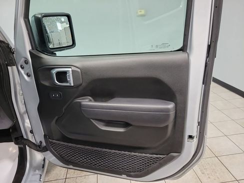 Used 2024 Jeep Wrangler Sport S image 19