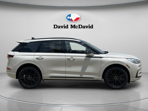 Certified 2023 Lincoln Corsair Reserve w/ Equipment Group 202A AWD/4WD image 8