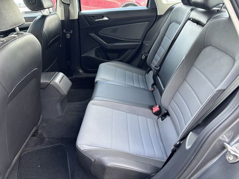 Used 2025 Volkswagen Jetta SE image 23