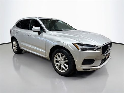 Used 2019 Volvo XC60 T5 Momentum w/ Premium Package image 5
