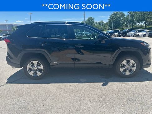 Used 2025 Toyota RAV4 LE AWD/4WD image 4