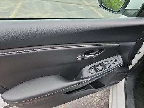 Used 2024 Nissan Sentra SV FWD image 19