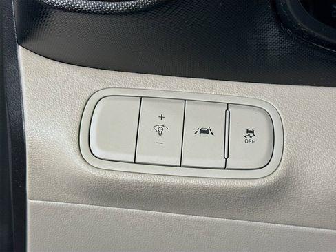 Used 2020 Hyundai Venue SEL w/ Convenience + Premium Package FWD image 19
