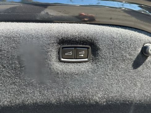 Used 2022 Porsche Taycan image 44