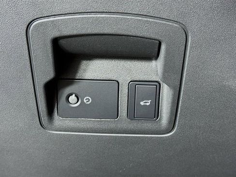 Used 2026 Land Rover Range Rover Velar Dynamic SE image 10