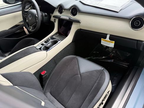 New 2025 Karma Revero Luxury RWD image 13