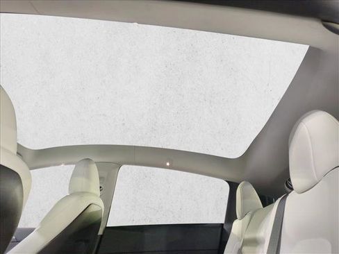 Used 2024 Tesla Model Y 2WD image 20