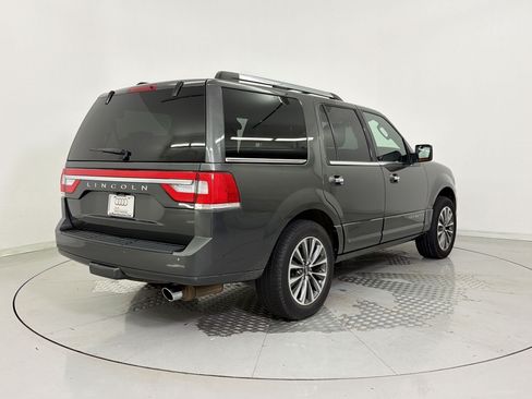 Used 2017 Lincoln Navigator Select RWD image 9