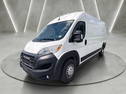 Used 2024 RAM ProMaster 2500 w/ Convenience Group FWD image 3