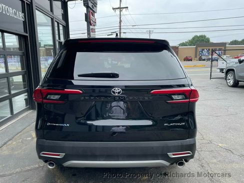 Used 2024 Toyota Grand Highlander AWD Hybrid image 7